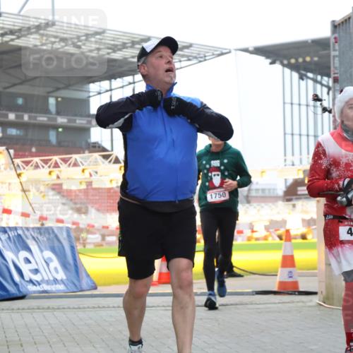 08.12.2024 - St. Pauli X-Mass-Run No. 14 H.Heesch http://msf.ph/oto/7497646 08.12.2024 10:01:22 Ziel 642, 1750, 1773, 2808, 2809, 3033, 410, 1750, 2447 meine-sportfotos.de