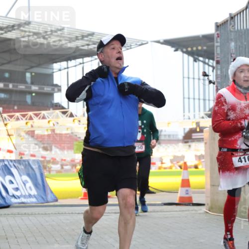 08.12.2024 - St. Pauli X-Mass-Run No. 14 H.Heesch http://msf.ph/oto/7497660 08.12.2024 10:01:22 Ziel 642, 1750, 1773, 2808, 2809, 3033, 410, 1750, 2447 meine-sportfotos.de