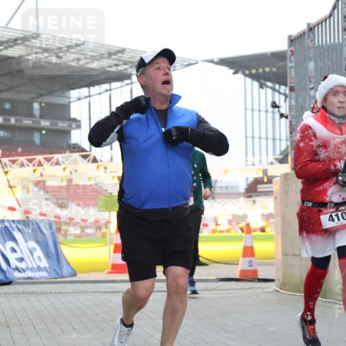 08.12.2024 - St. Pauli X-Mass-Run No. 14 H.Heesch http://msf.ph/oto/7497667 08.12.2024 10:01:22 Ziel 642, 1750, 1773, 2808, 2809, 3033, 410, 1750, 2447 meine-sportfotos.de
