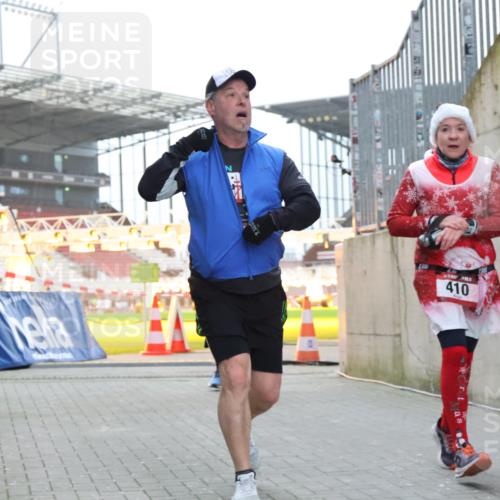 08.12.2024 - St. Pauli X-Mass-Run No. 14 H.Heesch http://msf.ph/oto/7497696 08.12.2024 10:01:22 Ziel 642, 1750, 1773, 2808, 2809, 3033, 410, 1750, 2447 meine-sportfotos.de