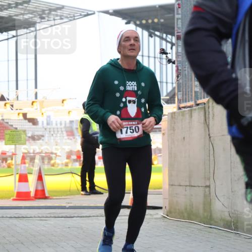 08.12.2024 - St. Pauli X-Mass-Run No. 14 H.Heesch http://msf.ph/oto/7497703 08.12.2024 10:01:23 Ziel 410, 642, 1750, 1773, 2447, 2808, 2809, 3033, 410, 1750, 2447 meine-sportfotos.de