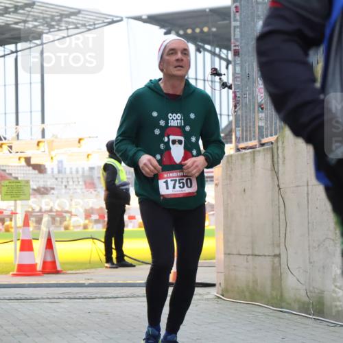 08.12.2024 - St. Pauli X-Mass-Run No. 14 H.Heesch http://msf.ph/oto/7497709 08.12.2024 10:01:23 Ziel 410, 642, 1750, 1773, 2447, 2808, 2809, 3033, 410, 1750, 2447 meine-sportfotos.de