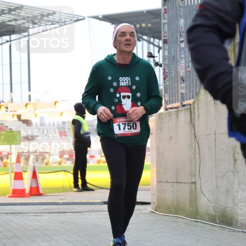 08.12.2024 - St. Pauli X-Mass-Run No. 14 H.Heesch http://msf.ph/oto/7497717 08.12.2024 10:01:24 Ziel 410, 642, 1750, 1773, 2447, 2808, 2809, 3033, 410, 1750, 2447 meine-sportfotos.de