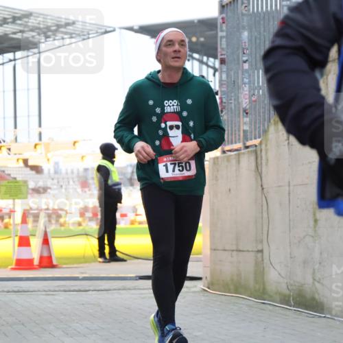 08.12.2024 - St. Pauli X-Mass-Run No. 14 H.Heesch http://msf.ph/oto/7497723 08.12.2024 10:01:24 Ziel 410, 642, 1750, 1773, 2447, 2808, 2809, 3033, 410, 1750, 2447 meine-sportfotos.de