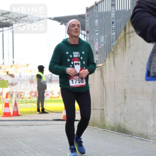 08.12.2024 - St. Pauli X-Mass-Run No. 14 H.Heesch http://msf.ph/oto/7497741 08.12.2024 10:01:24 Ziel 410, 642, 1750, 1773, 2447, 2808, 2809, 3033, 410, 1750, 2447 meine-sportfotos.de