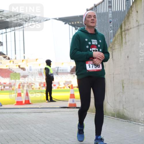08.12.2024 - St. Pauli X-Mass-Run No. 14 H.Heesch http://msf.ph/oto/7497764 08.12.2024 10:01:24 Ziel 410, 642, 1750, 1773, 2447, 2808, 2809, 3033, 410, 1750, 2447 meine-sportfotos.de