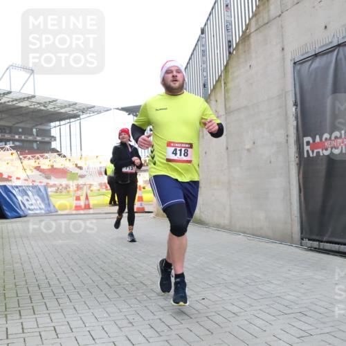 08.12.2024 - St. Pauli X-Mass-Run No. 14 H.Heesch http://msf.ph/oto/7497837 08.12.2024 10:01:34 Ziel 410, 418, 1750, 2447, 2696, 418, 512, 713, 946, 2696 meine-sportfotos.de