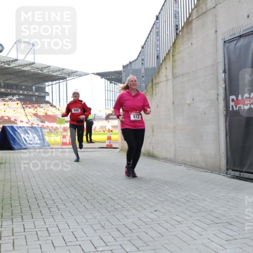 08.12.2024 - St. Pauli X-Mass-Run No. 14 H.Heesch http://msf.ph/oto/7497980 08.12.2024 10:01:41 Ziel 418, 512, 713, 2696, 512, 946 meine-sportfotos.de