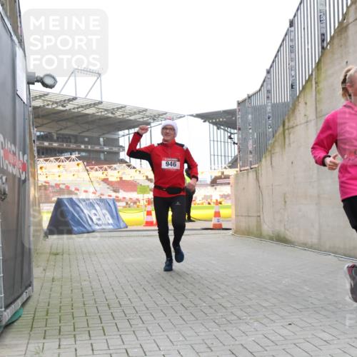 08.12.2024 - St. Pauli X-Mass-Run No. 14 H.Heesch http://msf.ph/oto/7497986 08.12.2024 10:01:42 Ziel 418, 512, 713, 946, 2696, 512, 946 meine-sportfotos.de