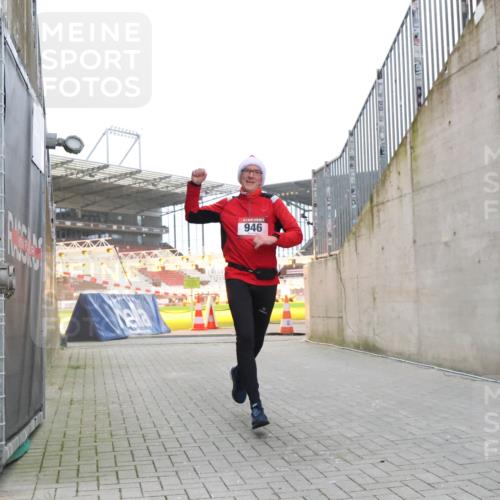 08.12.2024 - St. Pauli X-Mass-Run No. 14 H.Heesch http://msf.ph/oto/7498033 08.12.2024 10:01:42 Ziel 418, 512, 713, 946, 2696, 512, 946 meine-sportfotos.de