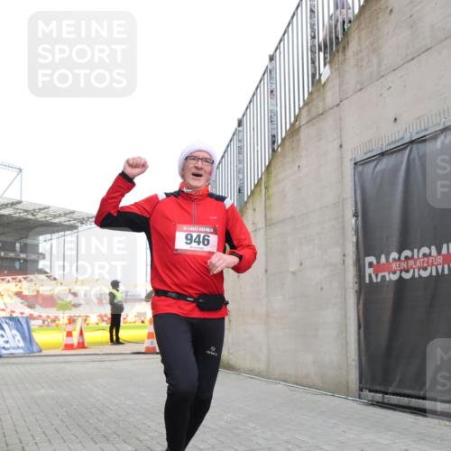 08.12.2024 - St. Pauli X-Mass-Run No. 14 H.Heesch http://msf.ph/oto/7498092 08.12.2024 10:01:43 Ziel 418, 512, 713, 946, 2696, 512, 946 meine-sportfotos.de