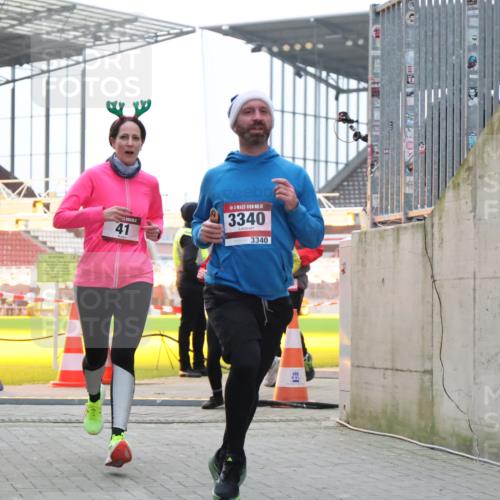 08.12.2024 - St. Pauli X-Mass-Run No. 14 H.Heesch http://msf.ph/oto/7498101 08.12.2024 10:01:54 Ziel 41, 512, 946, 3340, 41, 1246, 2818, 3254, 3340, 3341 meine-sportfotos.de