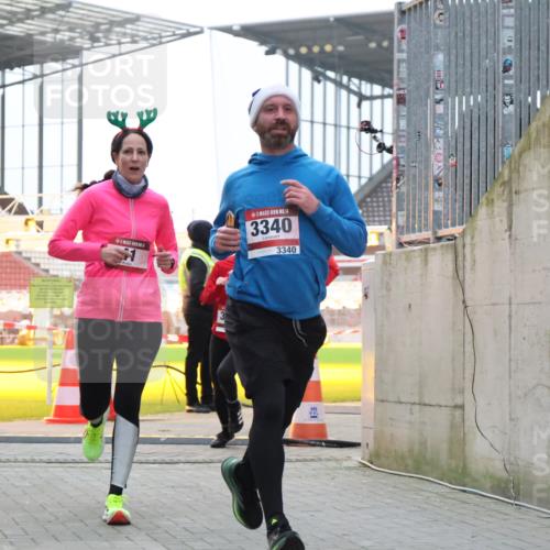 08.12.2024 - St. Pauli X-Mass-Run No. 14 H.Heesch http://msf.ph/oto/7498103 08.12.2024 10:01:54 Ziel 41, 512, 946, 3340, 41, 1246, 2818, 3254, 3340, 3341 meine-sportfotos.de