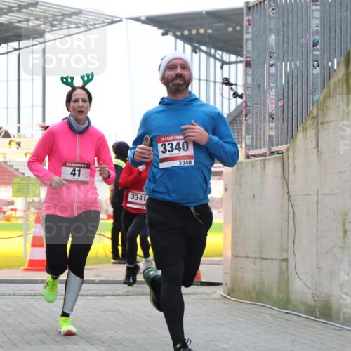 08.12.2024 - St. Pauli X-Mass-Run No. 14 H.Heesch http://msf.ph/oto/7498108 08.12.2024 10:01:54 Ziel 41, 512, 946, 3340, 41, 1246, 2818, 3254, 3340, 3341 meine-sportfotos.de