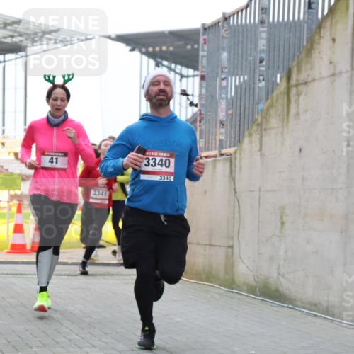 08.12.2024 - St. Pauli X-Mass-Run No. 14 H.Heesch http://msf.ph/oto/7498115 08.12.2024 10:01:54 Ziel 41, 512, 946, 3340, 41, 1246, 2818, 3254, 3340, 3341 meine-sportfotos.de