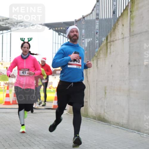 08.12.2024 - St. Pauli X-Mass-Run No. 14 H.Heesch http://msf.ph/oto/7498137 08.12.2024 10:01:54 Ziel 41, 512, 946, 3340, 41, 1246, 2818, 3254, 3340, 3341 meine-sportfotos.de