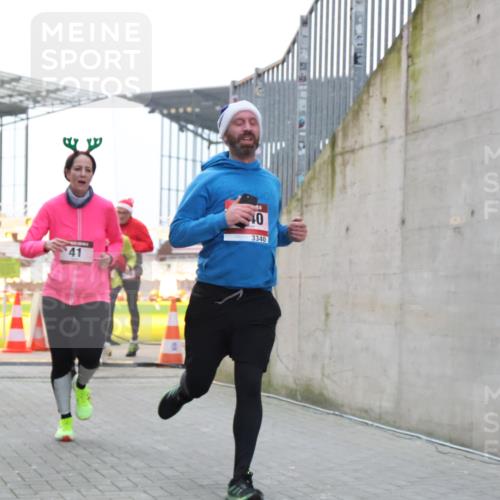 08.12.2024 - St. Pauli X-Mass-Run No. 14 H.Heesch http://msf.ph/oto/7498143 08.12.2024 10:01:54 Ziel 41, 512, 946, 3340, 41, 1246, 2818, 3254, 3340, 3341 meine-sportfotos.de