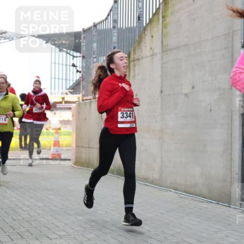 08.12.2024 - St. Pauli X-Mass-Run No. 14 H.Heesch http://msf.ph/oto/7498206 08.12.2024 10:01:56 Ziel 41, 946, 3340, 3341, 41, 1246, 2818, 3254, 3340, 3341 meine-sportfotos.de
