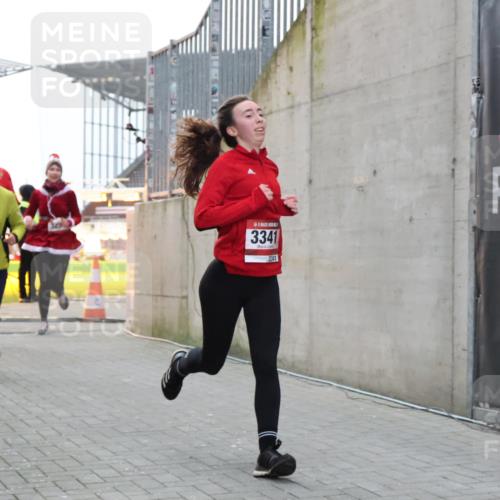 08.12.2024 - St. Pauli X-Mass-Run No. 14 H.Heesch http://msf.ph/oto/7498213 08.12.2024 10:01:56 Ziel 41, 946, 3340, 3341, 41, 1246, 2818, 3254, 3340, 3341 meine-sportfotos.de