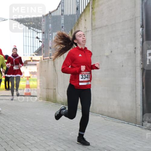 08.12.2024 - St. Pauli X-Mass-Run No. 14 H.Heesch http://msf.ph/oto/7498219 08.12.2024 10:01:56 Ziel 41, 946, 3340, 3341, 41, 1246, 2818, 3254, 3340, 3341 meine-sportfotos.de