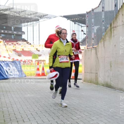 08.12.2024 - St. Pauli X-Mass-Run No. 14 H.Heesch http://msf.ph/oto/7498225 08.12.2024 10:01:57 Ziel 41, 2818, 3340, 3341, 1246, 2818, 2833, 3254, 3341 meine-sportfotos.de