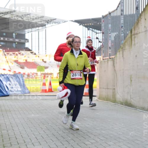 08.12.2024 - St. Pauli X-Mass-Run No. 14 H.Heesch http://msf.ph/oto/7498232 08.12.2024 10:01:57 Ziel 41, 2818, 3340, 3341, 1246, 2818, 2833, 3254, 3341 meine-sportfotos.de