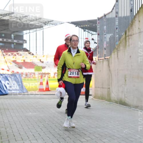 08.12.2024 - St. Pauli X-Mass-Run No. 14 H.Heesch http://msf.ph/oto/7498237 08.12.2024 10:01:57 Ziel 41, 2818, 3340, 3341, 1246, 2818, 2833, 3254, 3341 meine-sportfotos.de