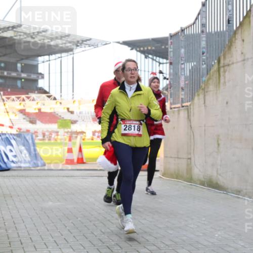 08.12.2024 - St. Pauli X-Mass-Run No. 14 H.Heesch http://msf.ph/oto/7498242 08.12.2024 10:01:57 Ziel 41, 2818, 3340, 3341, 1246, 2818, 2833, 3254, 3341 meine-sportfotos.de