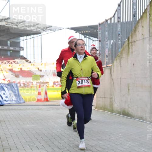 08.12.2024 - St. Pauli X-Mass-Run No. 14 H.Heesch http://msf.ph/oto/7498251 08.12.2024 10:01:57 Ziel 41, 2818, 3340, 3341, 1246, 2818, 2833, 3254, 3341 meine-sportfotos.de