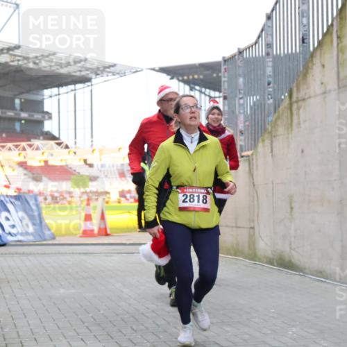 08.12.2024 - St. Pauli X-Mass-Run No. 14 H.Heesch http://msf.ph/oto/7498256 08.12.2024 10:01:57 Ziel 41, 2818, 3340, 3341, 1246, 2818, 2833, 3254, 3341 meine-sportfotos.de