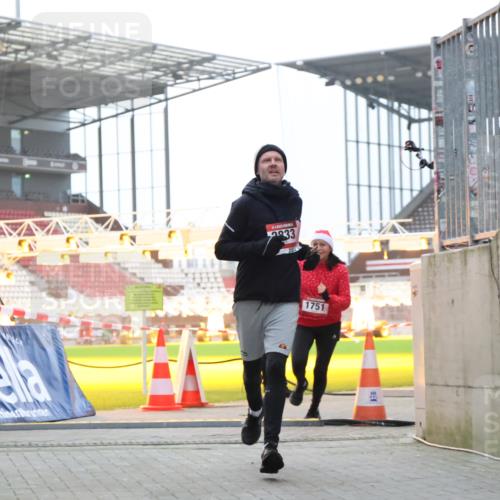 08.12.2024 - St. Pauli X-Mass-Run No. 14 H.Heesch http://msf.ph/oto/7498303 08.12.2024 10:02:04 Ziel 41, 1246, 2818, 3254, 3340, 3341, 86, 1751, 2302, 2833 meine-sportfotos.de