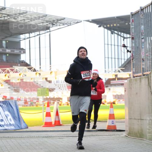 08.12.2024 - St. Pauli X-Mass-Run No. 14 H.Heesch http://msf.ph/oto/7498312 08.12.2024 10:02:04 Ziel 41, 1246, 2818, 3254, 3340, 3341, 86, 1751, 2302, 2833 meine-sportfotos.de