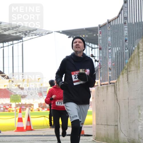 08.12.2024 - St. Pauli X-Mass-Run No. 14 H.Heesch http://msf.ph/oto/7498363 08.12.2024 10:02:05 Ziel 41, 1246, 2818, 2833, 3254, 3340, 3341, 86, 1751, 2302, 2361, 2362, 2826, 2833 meine-sportfotos.de