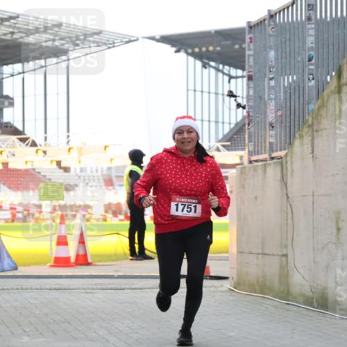 08.12.2024 - St. Pauli X-Mass-Run No. 14 H.Heesch http://msf.ph/oto/7498382 08.12.2024 10:02:06 Ziel 41, 1246, 1751, 2818, 2833, 3254, 3340, 3341, 86, 1751, 2302, 2361, 2362, 2826, 2833, 3093 meine-sportfotos.de