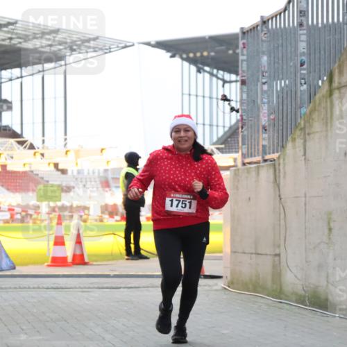 08.12.2024 - St. Pauli X-Mass-Run No. 14 H.Heesch http://msf.ph/oto/7498388 08.12.2024 10:02:06 Ziel 41, 1246, 1751, 2818, 2833, 3254, 3340, 3341, 86, 1751, 2302, 2361, 2362, 2826, 2833, 3093 meine-sportfotos.de