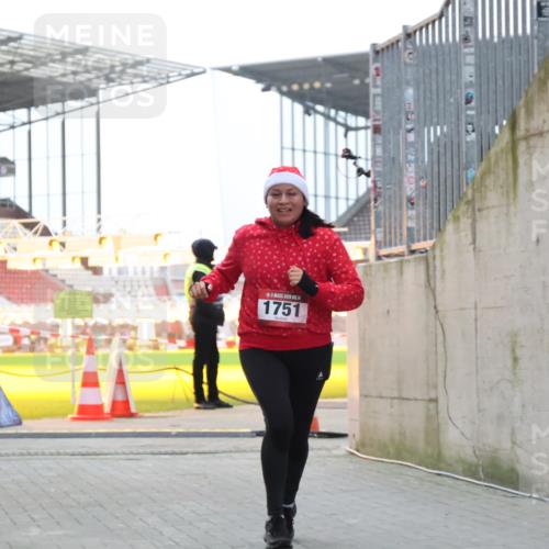 08.12.2024 - St. Pauli X-Mass-Run No. 14 H.Heesch http://msf.ph/oto/7498393 08.12.2024 10:02:06 Ziel 41, 1246, 1751, 2818, 2833, 3254, 3340, 3341, 86, 1751, 2302, 2361, 2362, 2826, 2833, 3093 meine-sportfotos.de
