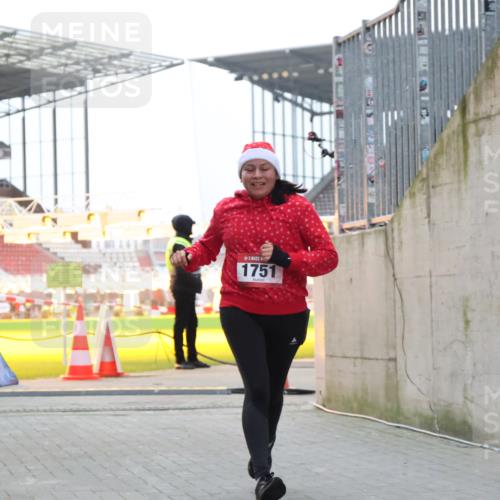 08.12.2024 - St. Pauli X-Mass-Run No. 14 H.Heesch http://msf.ph/oto/7498400 08.12.2024 10:02:06 Ziel 41, 1246, 1751, 2818, 2833, 3254, 3340, 3341, 86, 1751, 2302, 2361, 2362, 2826, 2833, 3093 meine-sportfotos.de