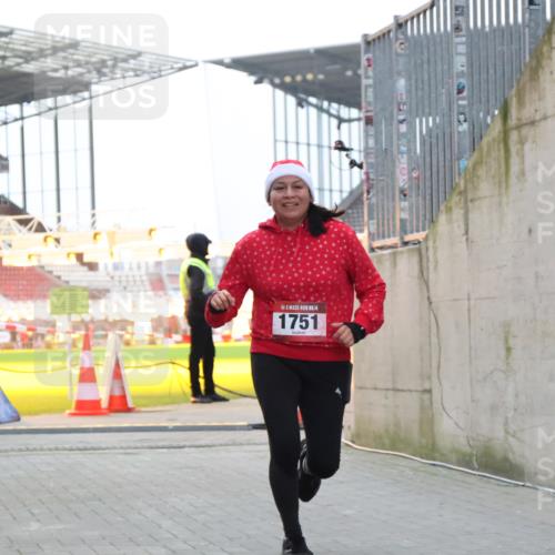 08.12.2024 - St. Pauli X-Mass-Run No. 14 H.Heesch http://msf.ph/oto/7498409 08.12.2024 10:02:06 Ziel 41, 1246, 1751, 2818, 2833, 3254, 3340, 3341, 86, 1751, 2302, 2361, 2362, 2826, 2833, 3093 meine-sportfotos.de