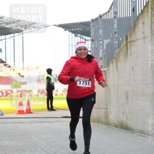 08.12.2024 - St. Pauli X-Mass-Run No. 14 H.Heesch http://msf.ph/oto/7498427 08.12.2024 10:02:06 Ziel 41, 1246, 1751, 2818, 2833, 3254, 3340, 3341, 86, 1751, 2302, 2361, 2362, 2826, 2833, 3093 meine-sportfotos.de