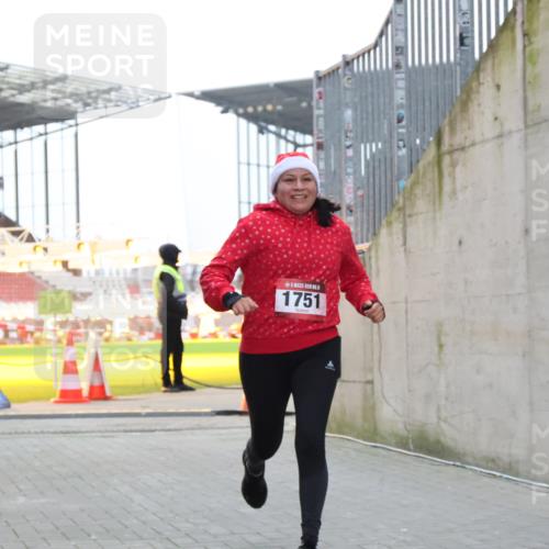 08.12.2024 - St. Pauli X-Mass-Run No. 14 H.Heesch http://msf.ph/oto/7498433 08.12.2024 10:02:06 Ziel 41, 1246, 1751, 2818, 2833, 3254, 3340, 3341, 86, 1751, 2302, 2361, 2362, 2826, 2833, 3093 meine-sportfotos.de