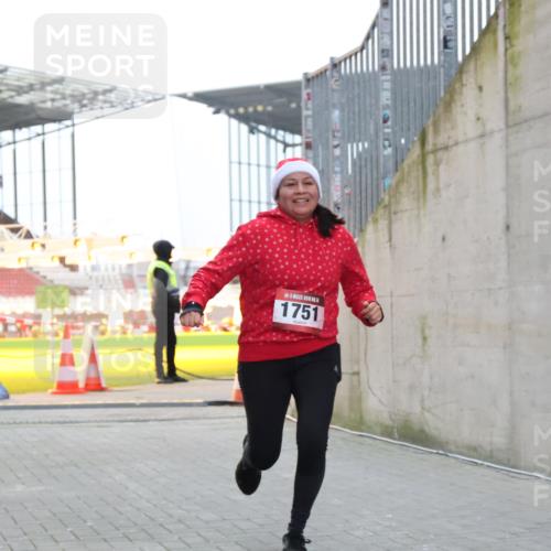 08.12.2024 - St. Pauli X-Mass-Run No. 14 H.Heesch http://msf.ph/oto/7498439 08.12.2024 10:02:06 Ziel 41, 1246, 1751, 2818, 2833, 3254, 3340, 3341, 86, 1751, 2302, 2361, 2362, 2826, 2833, 3093 meine-sportfotos.de