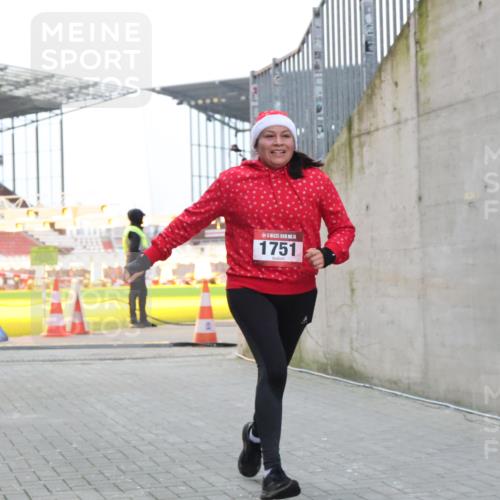 08.12.2024 - St. Pauli X-Mass-Run No. 14 H.Heesch http://msf.ph/oto/7498458 08.12.2024 10:02:07 Ziel 41, 1246, 1751, 2818, 2833, 3254, 3340, 3341, 86, 1751, 2302, 2361, 2362, 2826, 2833, 3093 meine-sportfotos.de