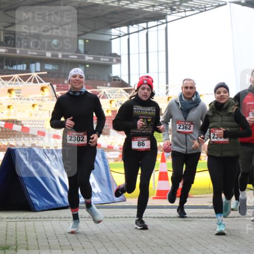 08.12.2024 - St. Pauli X-Mass-Run No. 14 H.Heesch http://msf.ph/oto/7498466 08.12.2024 10:02:11 Ziel 1246, 1751, 2818, 2833, 3254, 86, 2302, 2361, 2362, 2817, 2826, 3093 meine-sportfotos.de