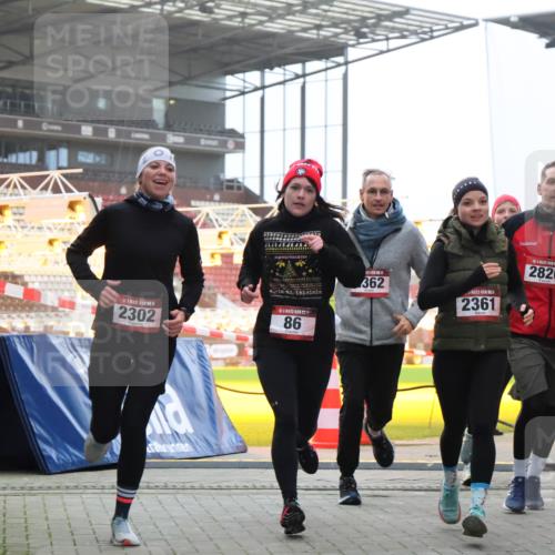 08.12.2024 - St. Pauli X-Mass-Run No. 14 H.Heesch http://msf.ph/oto/7498491 08.12.2024 10:02:11 Ziel 1246, 1751, 2818, 2833, 3254, 86, 2302, 2361, 2362, 2817, 2826, 3093 meine-sportfotos.de