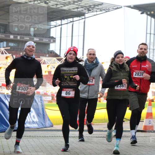 08.12.2024 - St. Pauli X-Mass-Run No. 14 H.Heesch http://msf.ph/oto/7498499 08.12.2024 10:02:11 Ziel 1246, 1751, 2818, 2833, 3254, 86, 2302, 2361, 2362, 2817, 2826, 3093 meine-sportfotos.de