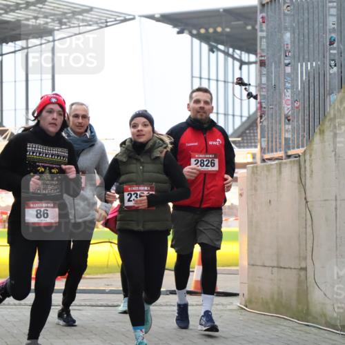 08.12.2024 - St. Pauli X-Mass-Run No. 14 H.Heesch http://msf.ph/oto/7498507 08.12.2024 10:02:11 Ziel 1246, 1751, 2818, 2833, 3254, 86, 2302, 2361, 2362, 2817, 2826, 3093 meine-sportfotos.de