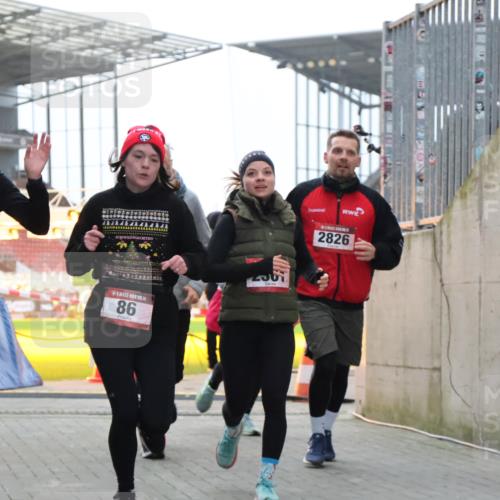 08.12.2024 - St. Pauli X-Mass-Run No. 14 H.Heesch http://msf.ph/oto/7498544 08.12.2024 10:02:12 Ziel 86, 1246, 1751, 2302, 2833, 3254, 86, 2302, 2361, 2362, 2817, 2826, 3093 meine-sportfotos.de