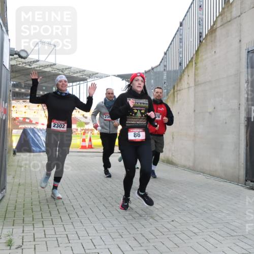 08.12.2024 - St. Pauli X-Mass-Run No. 14 H.Heesch http://msf.ph/oto/7498590 08.12.2024 10:02:12 Ziel 86, 1246, 1751, 2302, 2833, 3254, 86, 2302, 2361, 2362, 2817, 2826, 3093 meine-sportfotos.de