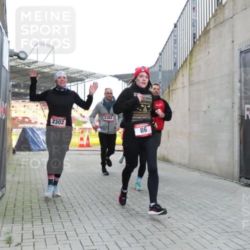 08.12.2024 - St. Pauli X-Mass-Run No. 14 H.Heesch http://msf.ph/oto/7498598 08.12.2024 10:02:13 Ziel 86, 1751, 2302, 2361, 2362, 2826, 2833, 3254, 86, 2302, 2361, 2362, 2817, 2826, 3093 meine-sportfotos.de