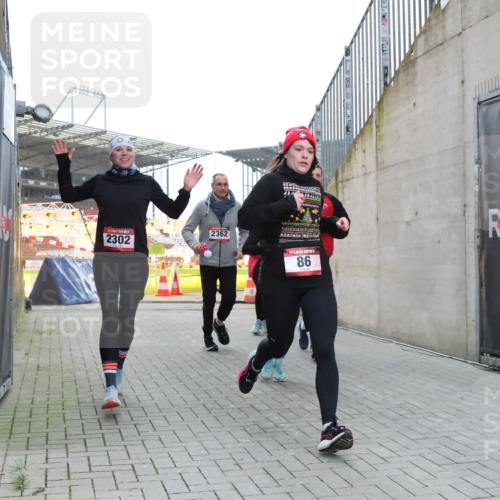 08.12.2024 - St. Pauli X-Mass-Run No. 14 H.Heesch http://msf.ph/oto/7498604 08.12.2024 10:02:13 Ziel 86, 1751, 2302, 2361, 2362, 2826, 2833, 3254, 86, 2302, 2361, 2362, 2817, 2826, 3093 meine-sportfotos.de